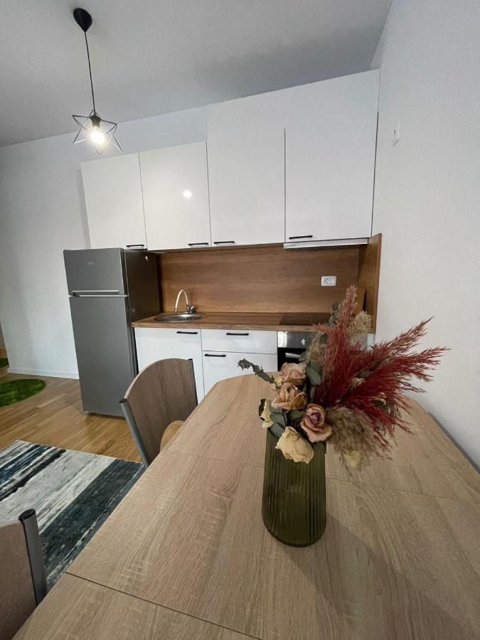 Lovely Apartment In Peja Citycenter Экстерьер фото